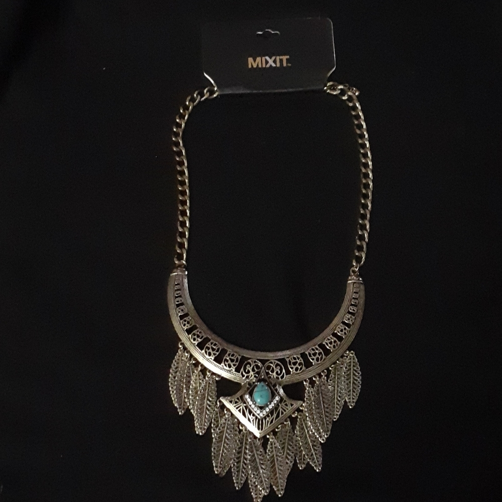 Gorgeous turquoise statement necklace
